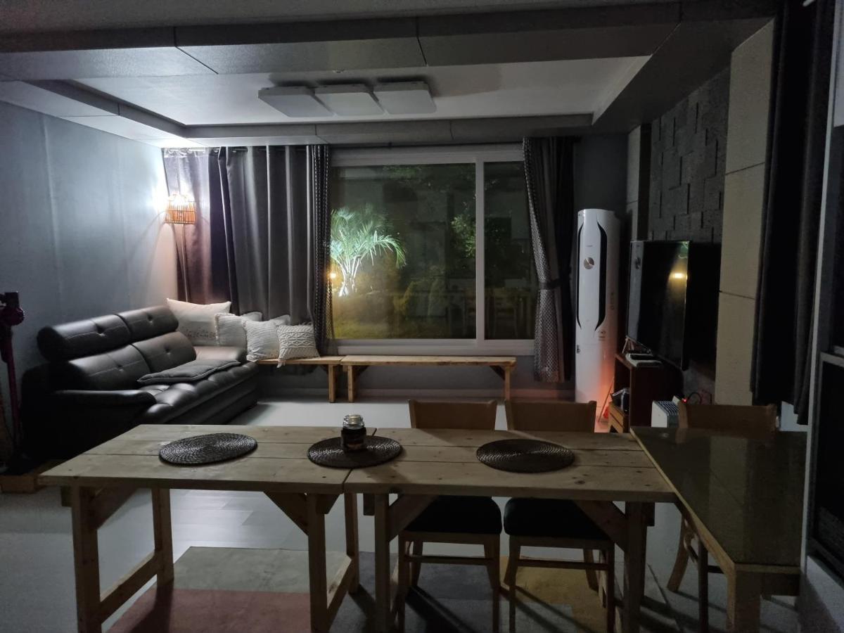 Gashi Sarang Acomodação com café da manhã Seogwipo Exterior foto